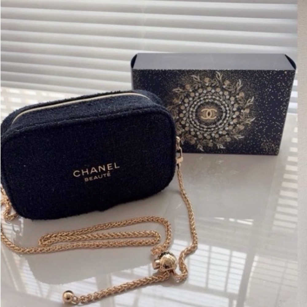 CHANEL Beauté Blue Tweed Cosmetic Bag Crossbody Gold Chain GWP Promo NIB - Picture 3 of 5